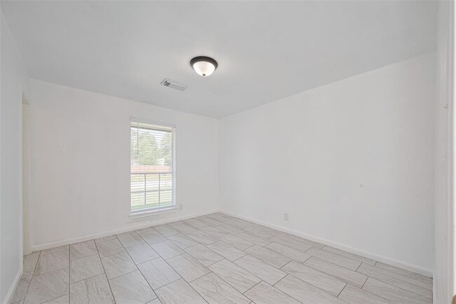 Building Photo - 8406 Banting St