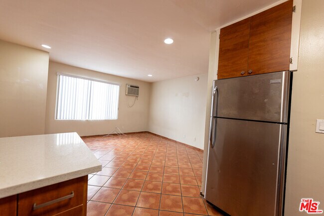 Building Photo - 947 Westmoreland Ave