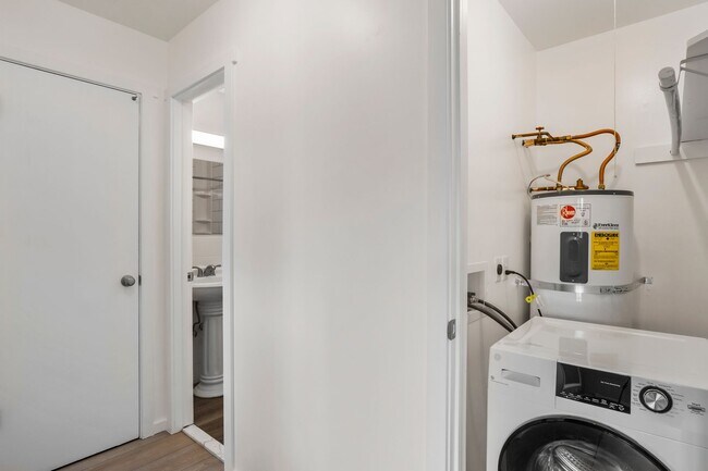 Building Photo - University Gardens Condominium Unit A7