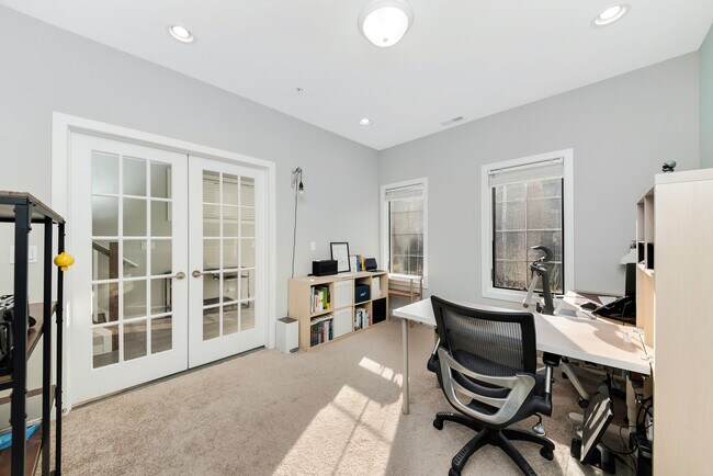 Building Photo - 1025 Walnut Wy