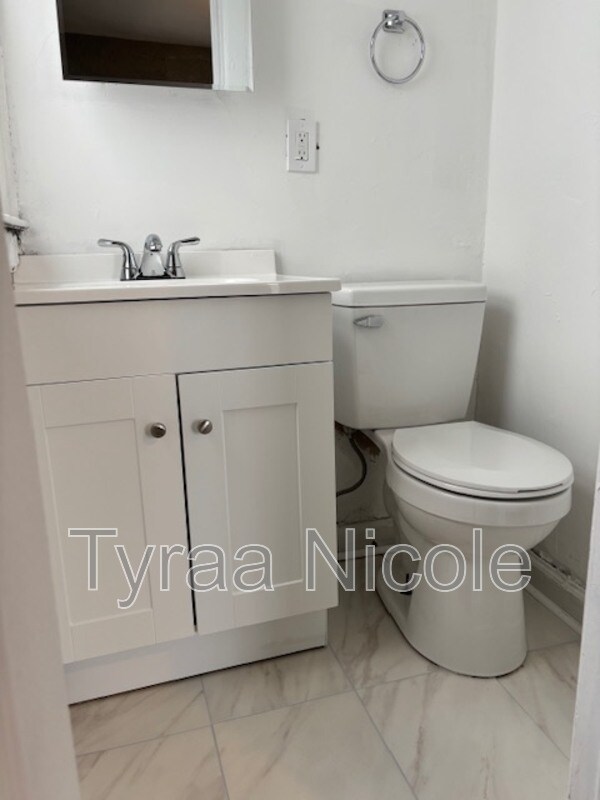 Building Photo - 14461 Lappin St