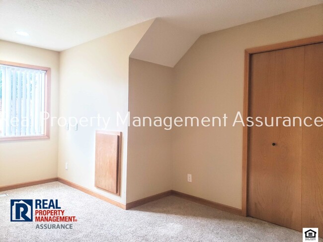 Building Photo - 15590 SW Tanager Dr