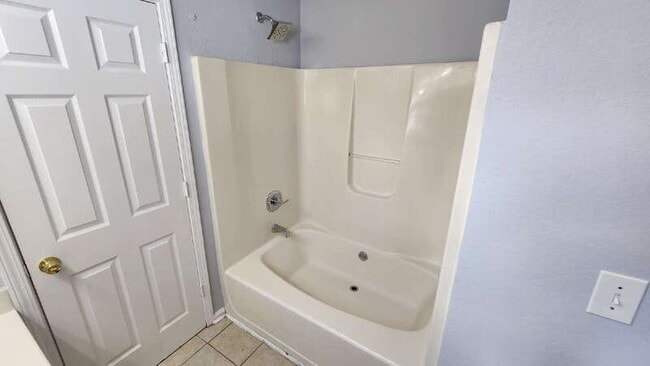 Building Photo - 385 Brookview Dr