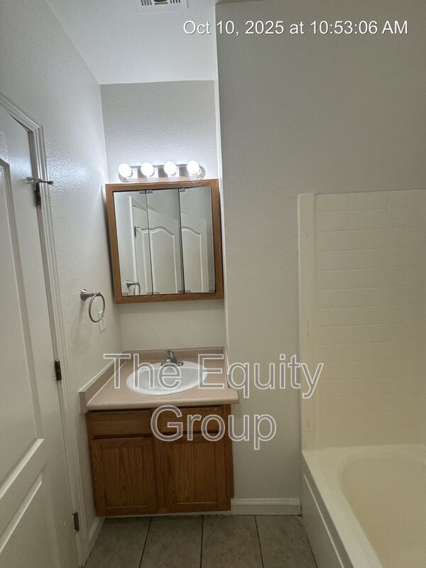 Building Photo - 2924 S Sallee Ct