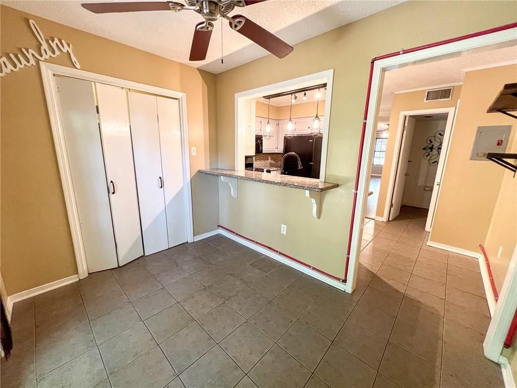 Building Photo - 953 Dickenson Ave