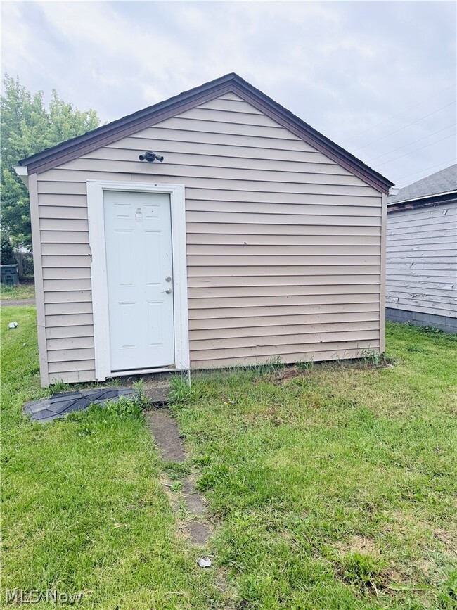 Building Photo - 1511 Stark Ave SW