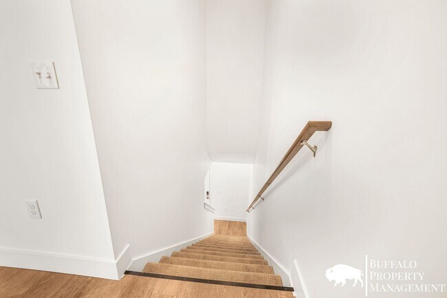 Building Photo - Beautiful brand new luxury 3 Bedroom 2.5 B...