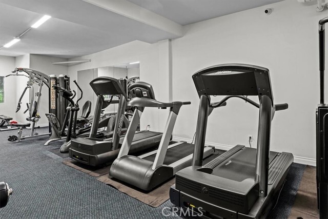 Building Photo - 6752 Hillpark Dr