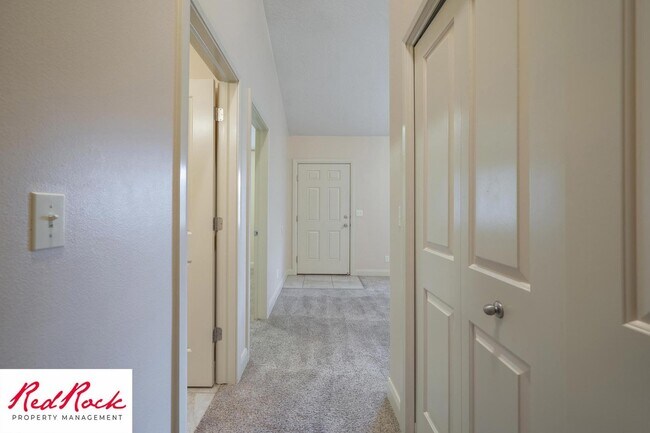 Building Photo - Pet Friendly 2 Bedroom 2 Bathroom Condo.