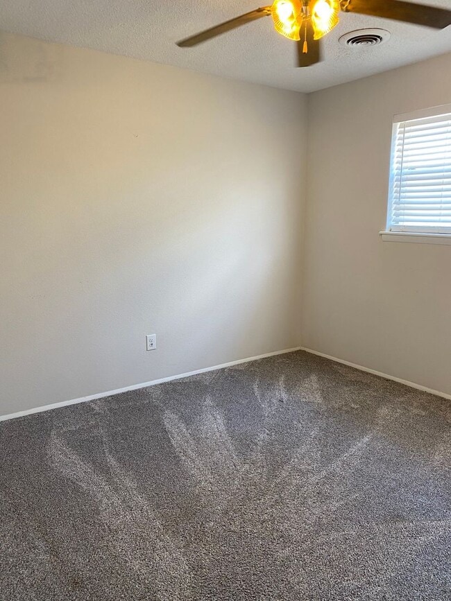 Building Photo - Great Home with lots of updates