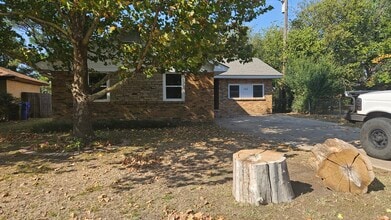 Building Photo - 748 Highland Pkwy