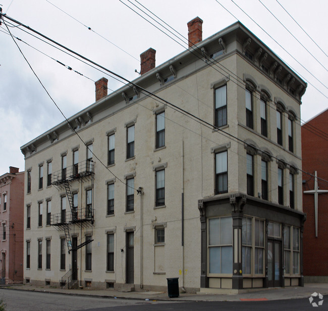 Building Photo - 1901 Freeman Ave