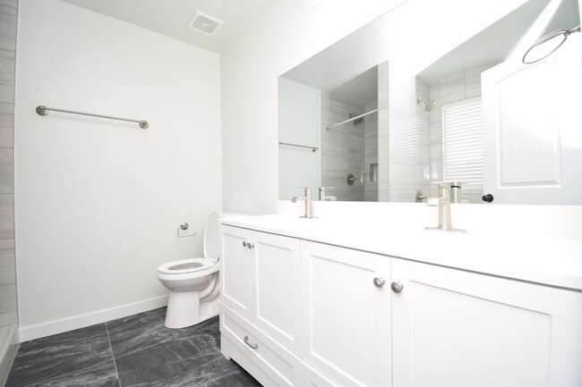 Building Photo - Newly Remodeled Magna Gem with New Appliances & Easy Freeway Access!!