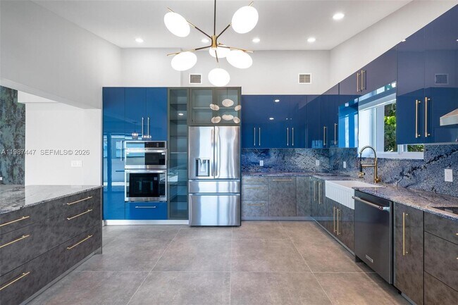 Building Photo - 1365 Bay Terrace