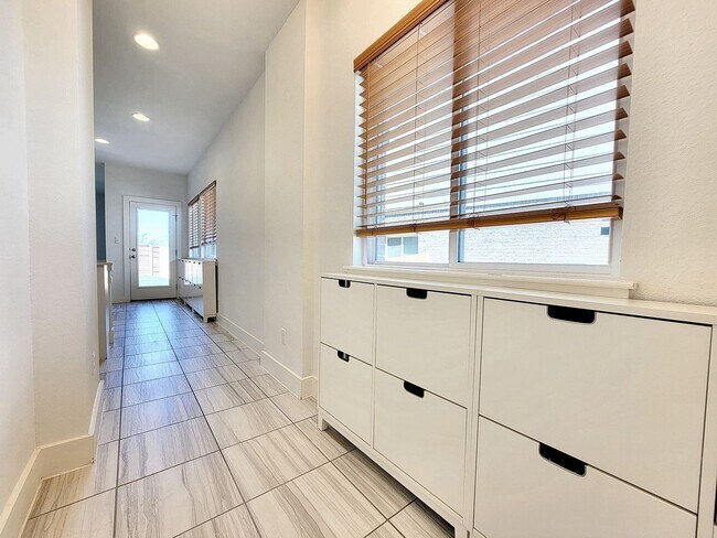 Building Photo - 130 Furlong Dr