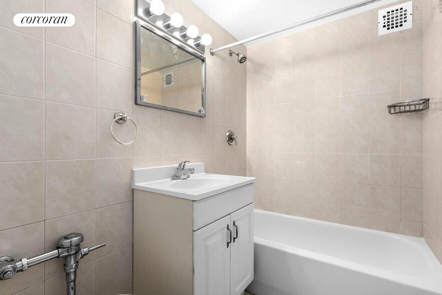 Building Photo - 3215 Avenue H