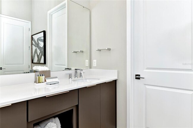 Building Photo - 7740 Sandy Ridge Dr