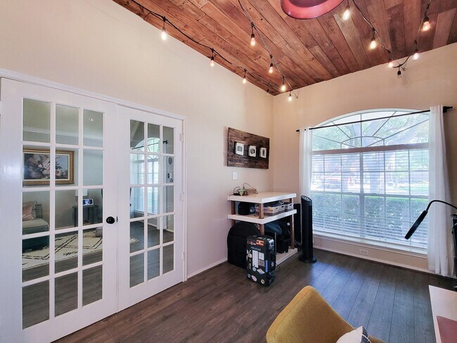 Building Photo - Welcome home to this charming 4-bedroom, 3-bathroom brick house in the desirable Stone Gate commu...