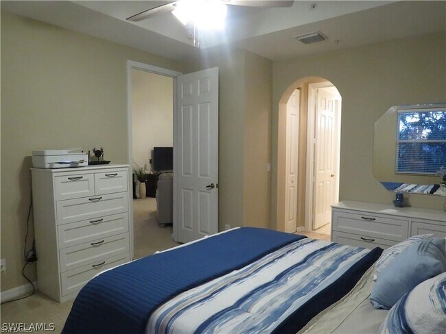 Building Photo - 1305 Mariposa Cir