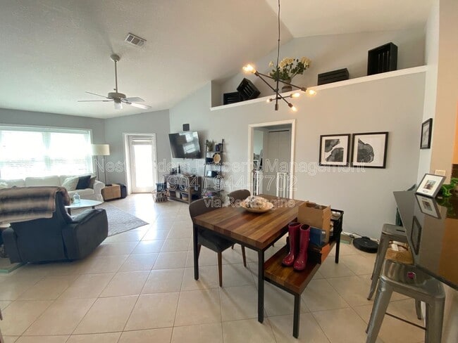 Building Photo - 1412 1st St N