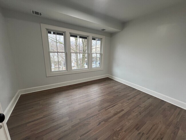 Building Photo - 45 Fairfield St