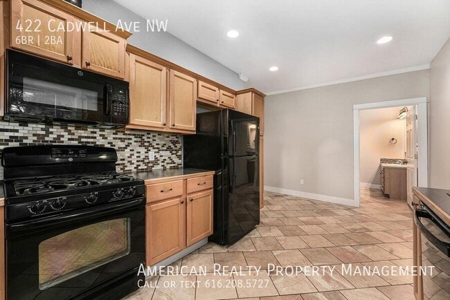 Building Photo - 422 Cadwell Ave NW