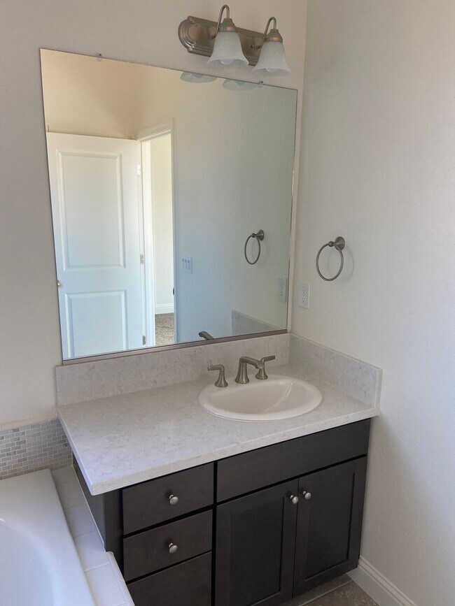 Building Photo - 4 Bedroom home located in Northside Visalia! Available Soon!