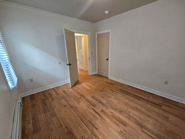 Building Photo - Large Beautiful South Hill Home! Available Now!