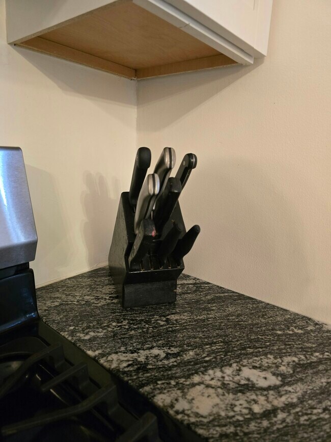 Building Photo - 71 Dana Ave