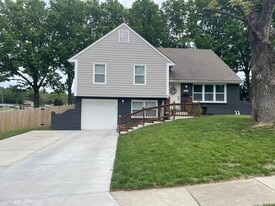 Building Photo - 1003 SW Ingleside Pl