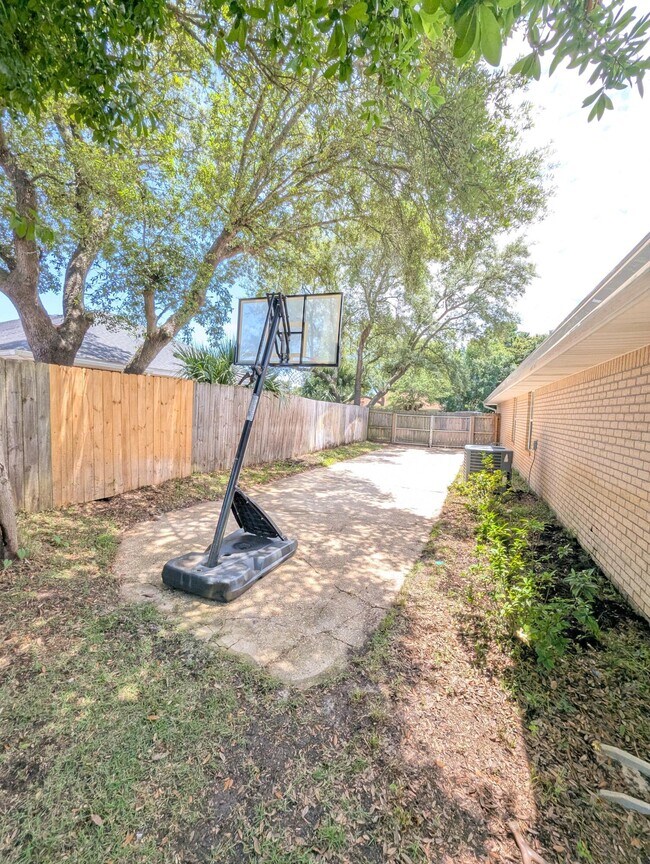 Building Photo - 9332 Vandivere Dr