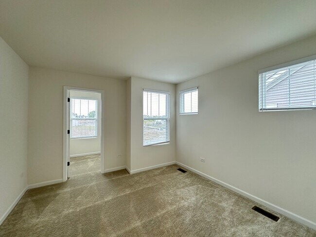 Building Photo - 5955 Hawkweed Dr