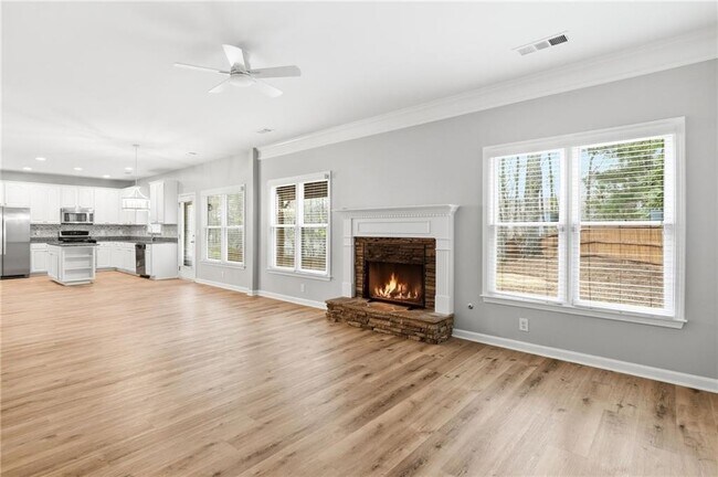 Building Photo - 113 Greenbrier Way