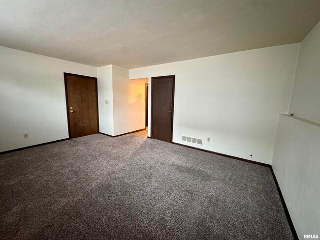 Building Photo - 104 E 9th Ave