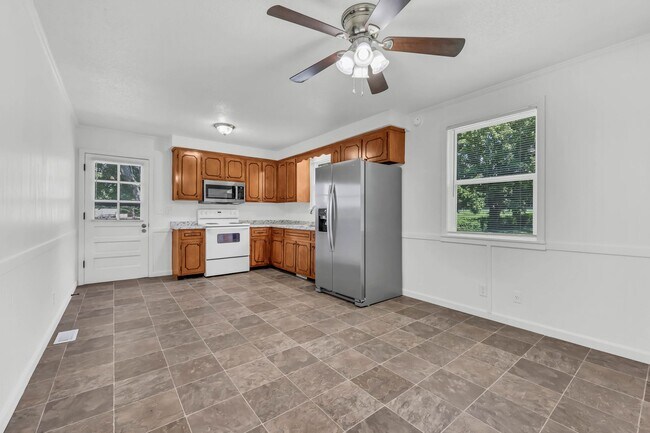 Building Photo - 2459 US-79
