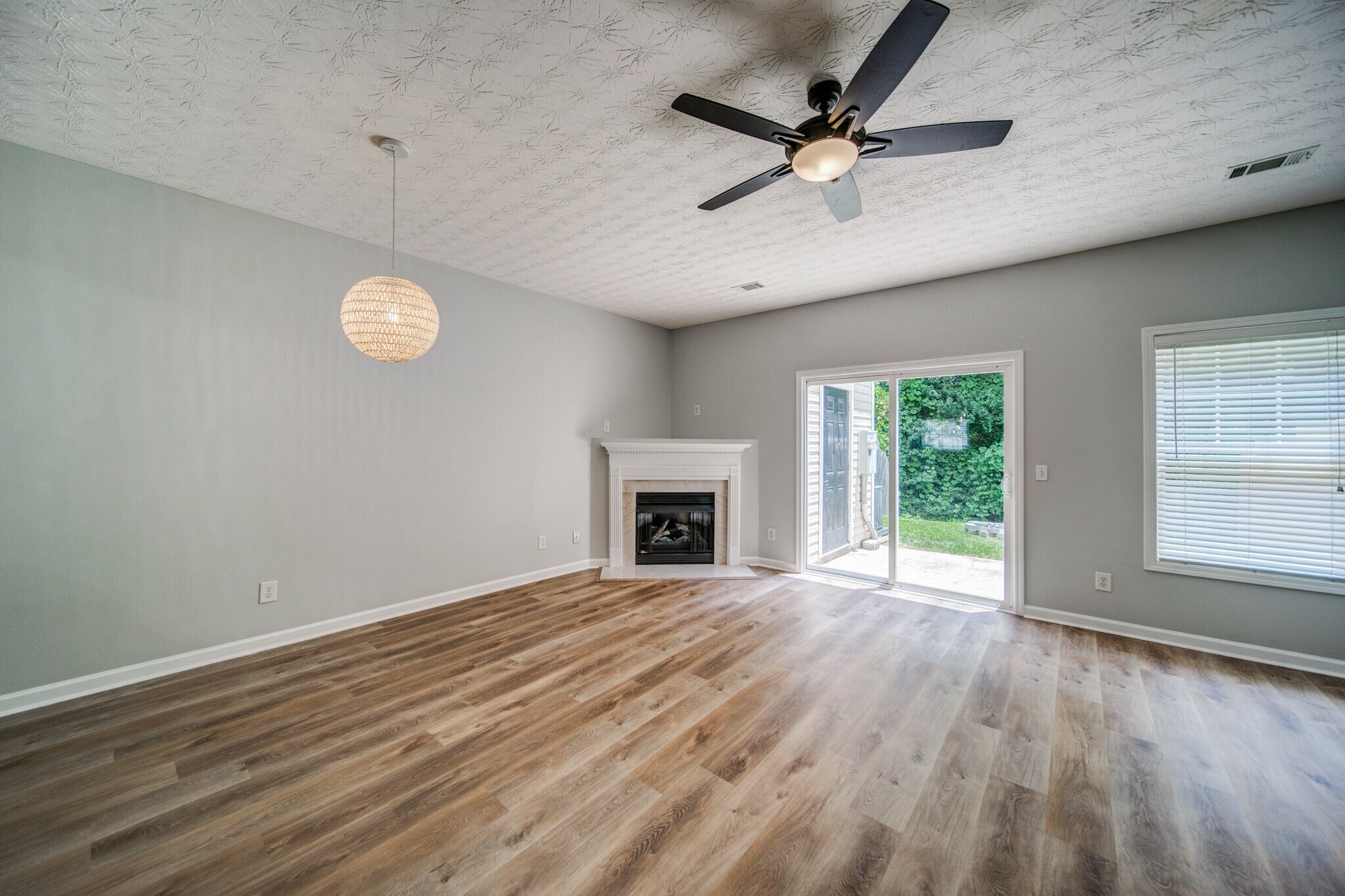 Building Photo - 211 Pearl Chambers Dr