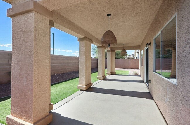 Building Photo - Lovely Northwest Gated Community Home