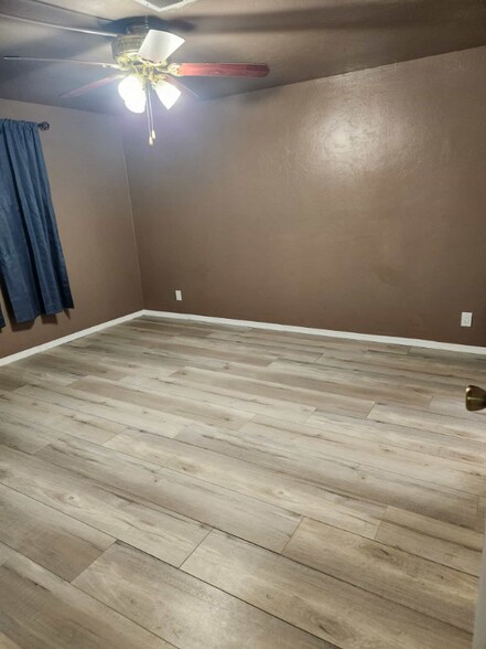 Building Photo - 425 S 98th Pl