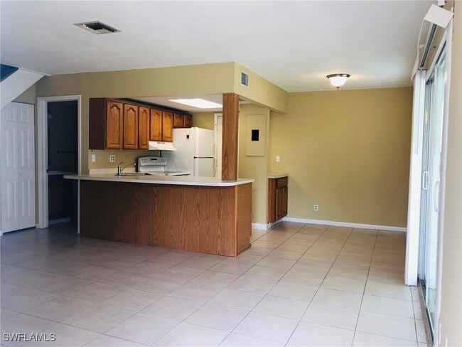 Building Photo - 3303 Royal Canadian Trace