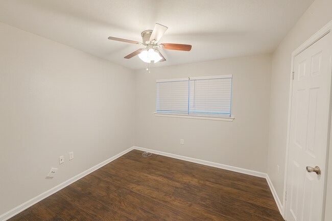 Building Photo - 9644 Meadowdale Dr
