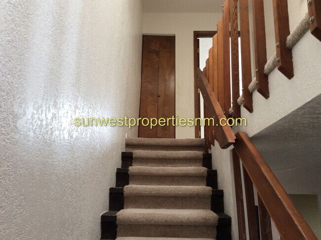 Building Photo - 3 Bed, 2.5 bath Condo