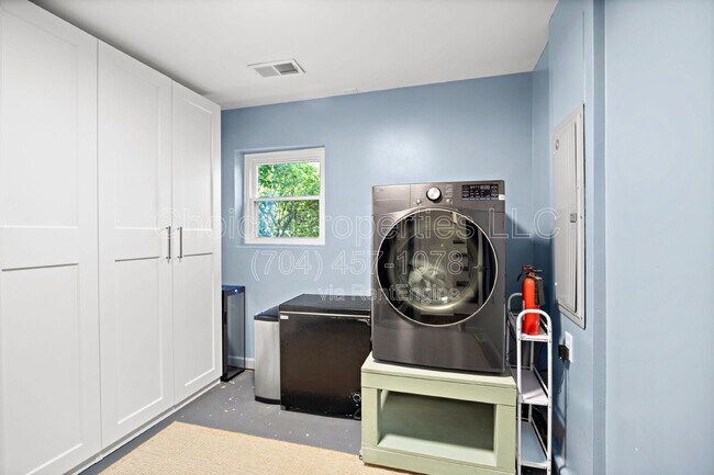 Building Photo - 832 Stanfield Dr