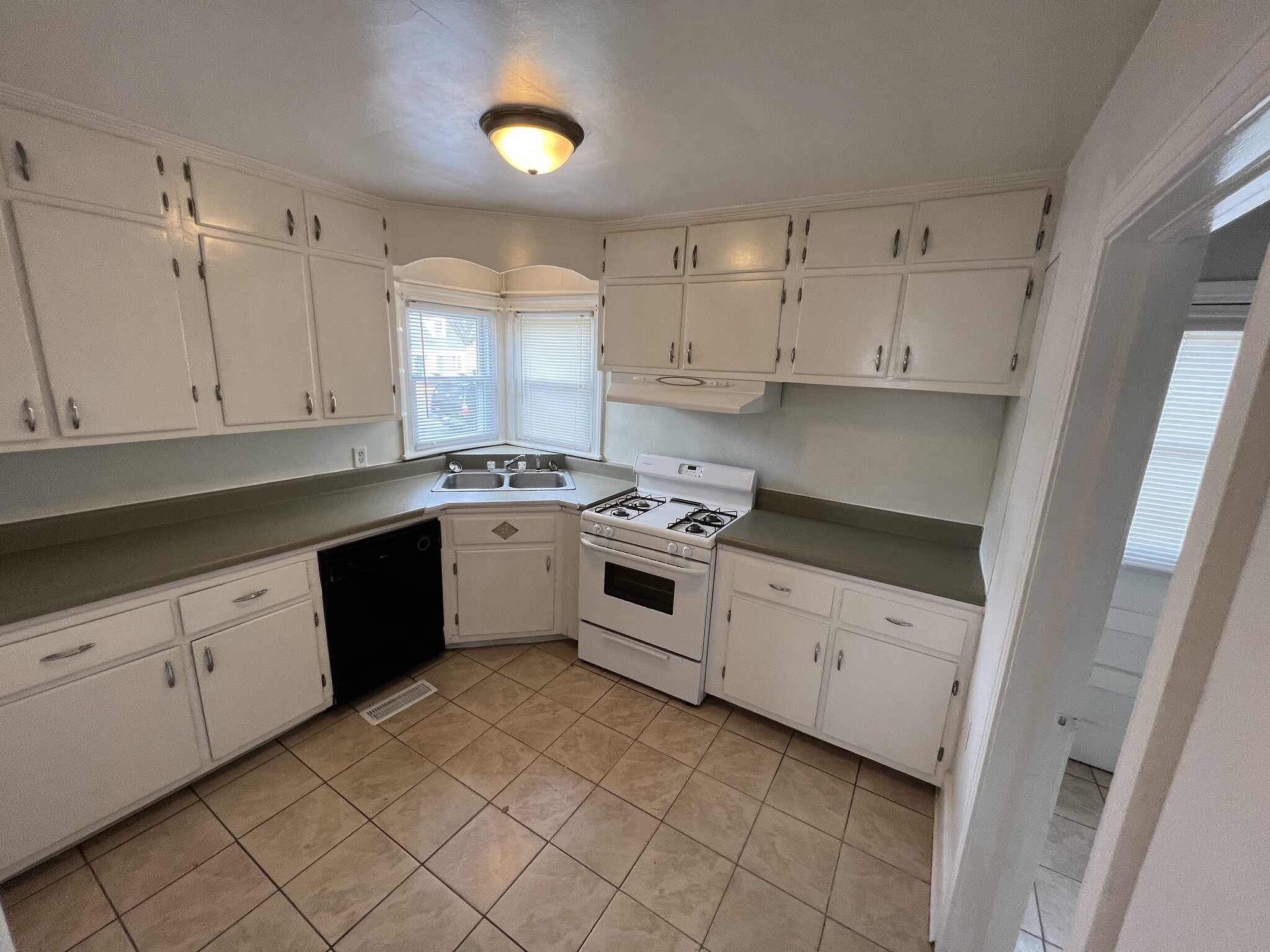 Kitchen - 3314 Granby St