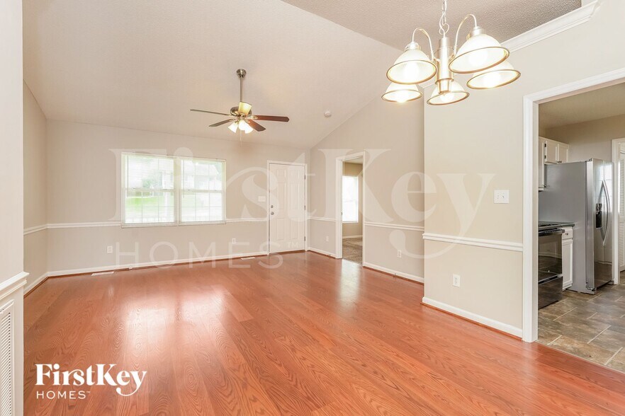 Building Photo - 514 3 Oaks Dr