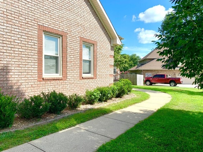 Building Photo - 141 Lyme Dr