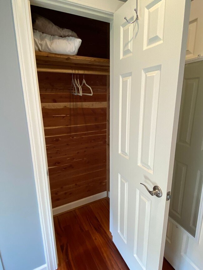 Building Photo - Gated Fairfield Harbour Home + Utilities + Wi-Fi Included