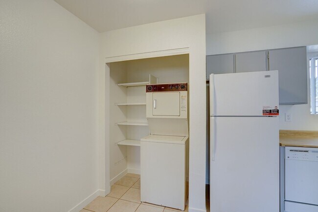 Building Photo - 3536 Rio Robles Dr