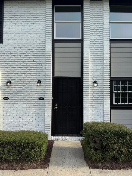 Building Photo - 1169 Boulevard