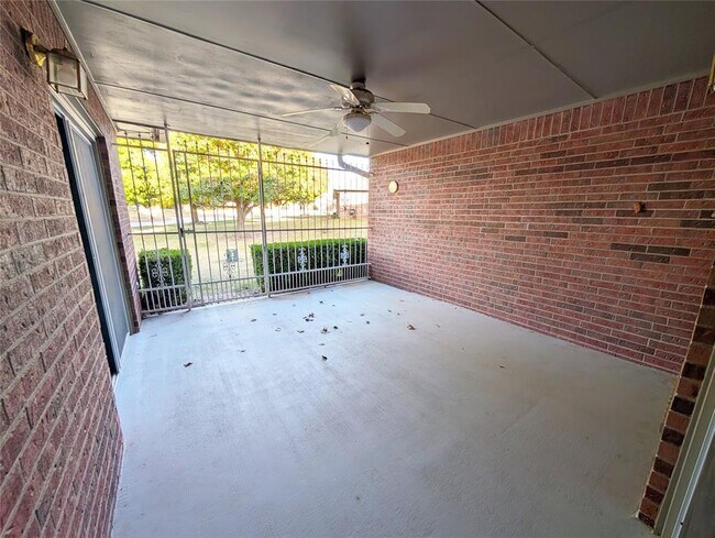 Building Photo - 12327 Greenlea Chase W