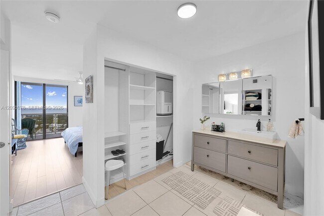Building Photo - 20515 E Country Club Dr